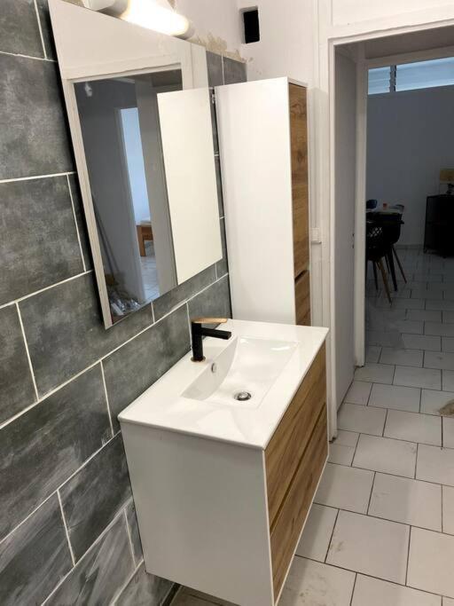 Appartement Moderne, 2 Chambres, Proche Aeroport • Chu • Port Les Abymes Extérieur photo